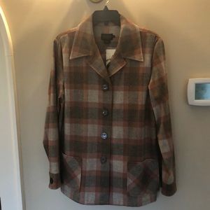 New with tags “shacket”. Grey, coral, wheat tones.Special piece!